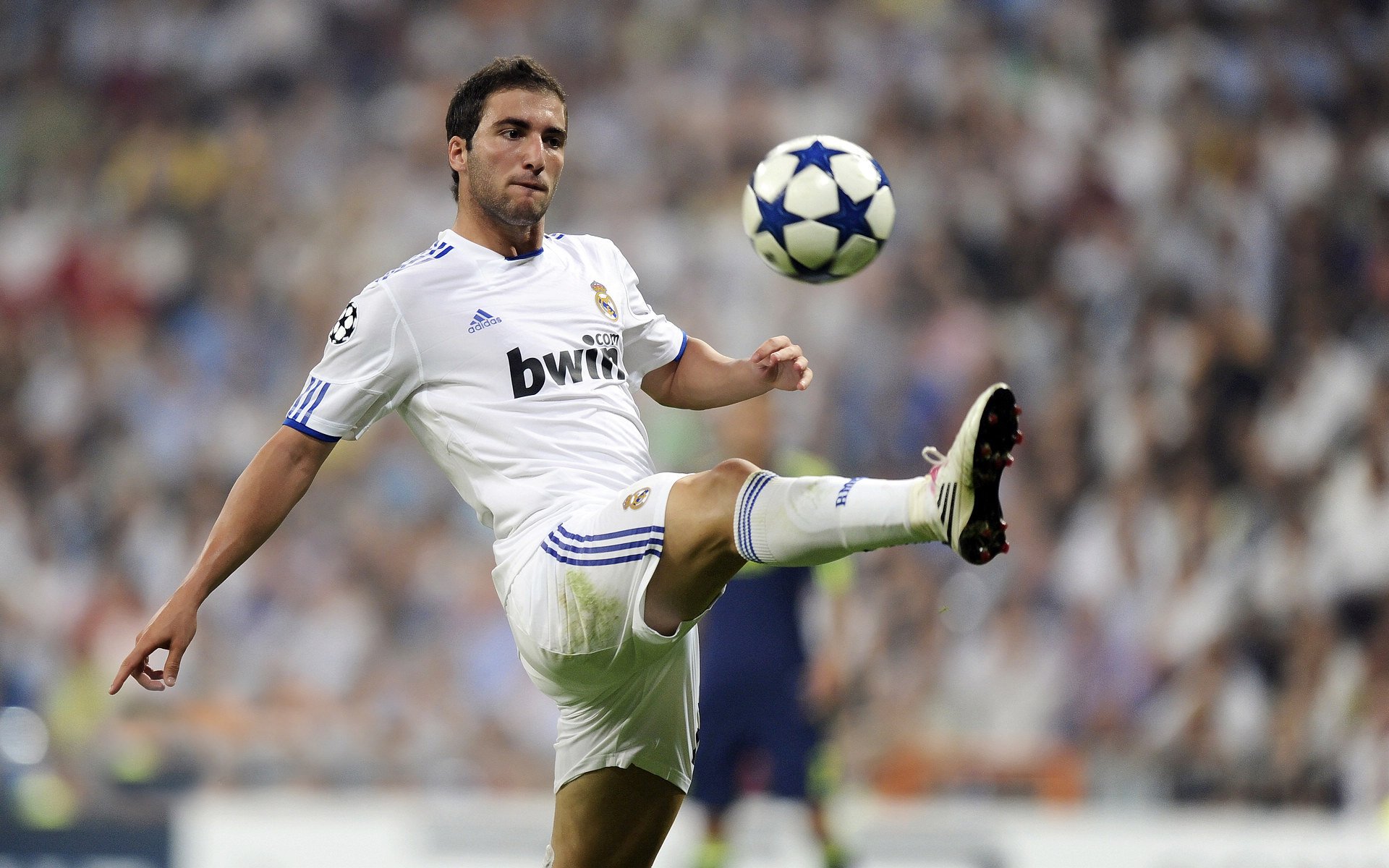 开云体育手机版下载-“英超明星纷纷发威，引领球队攻城略地”，英超各球队当家球星