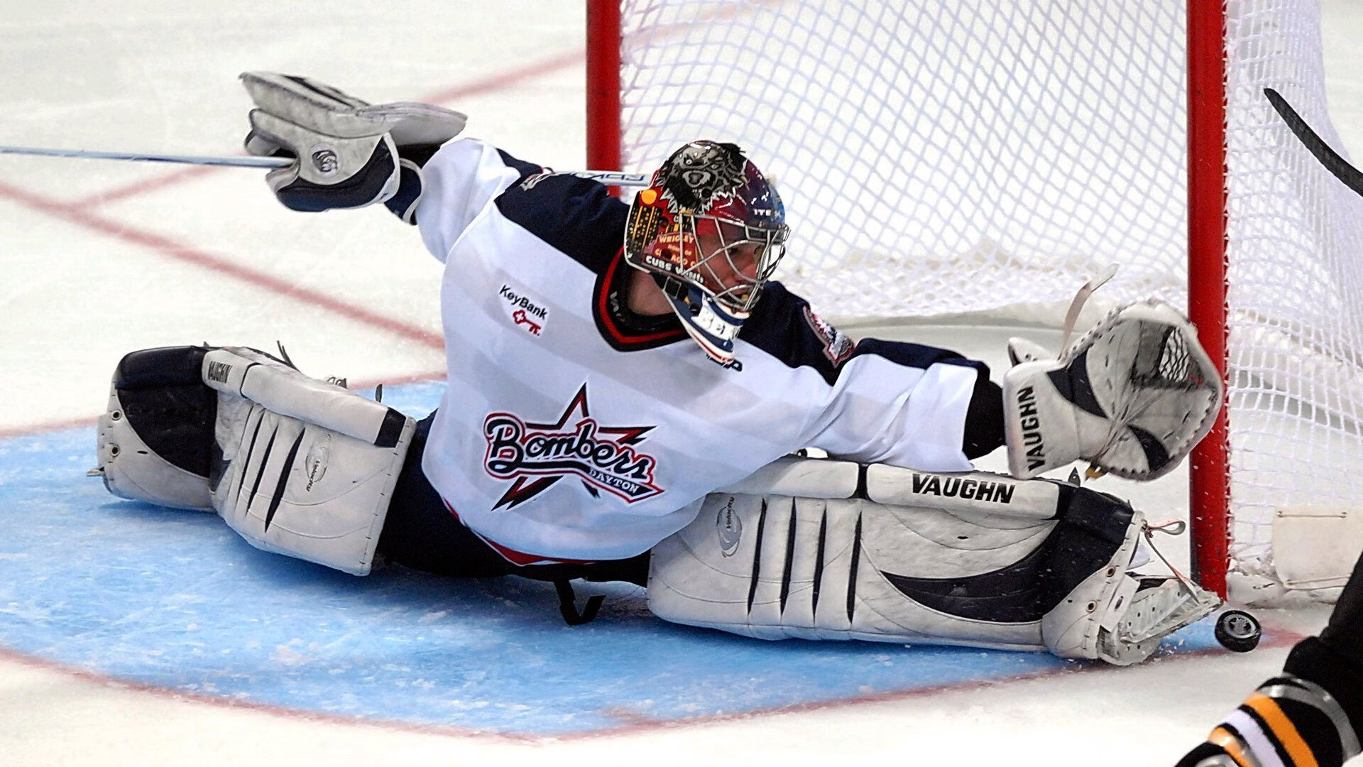 KAIYUN APP-英超战火再燃，精彩进球与神级扑救引万人欢呼，英超 激烈